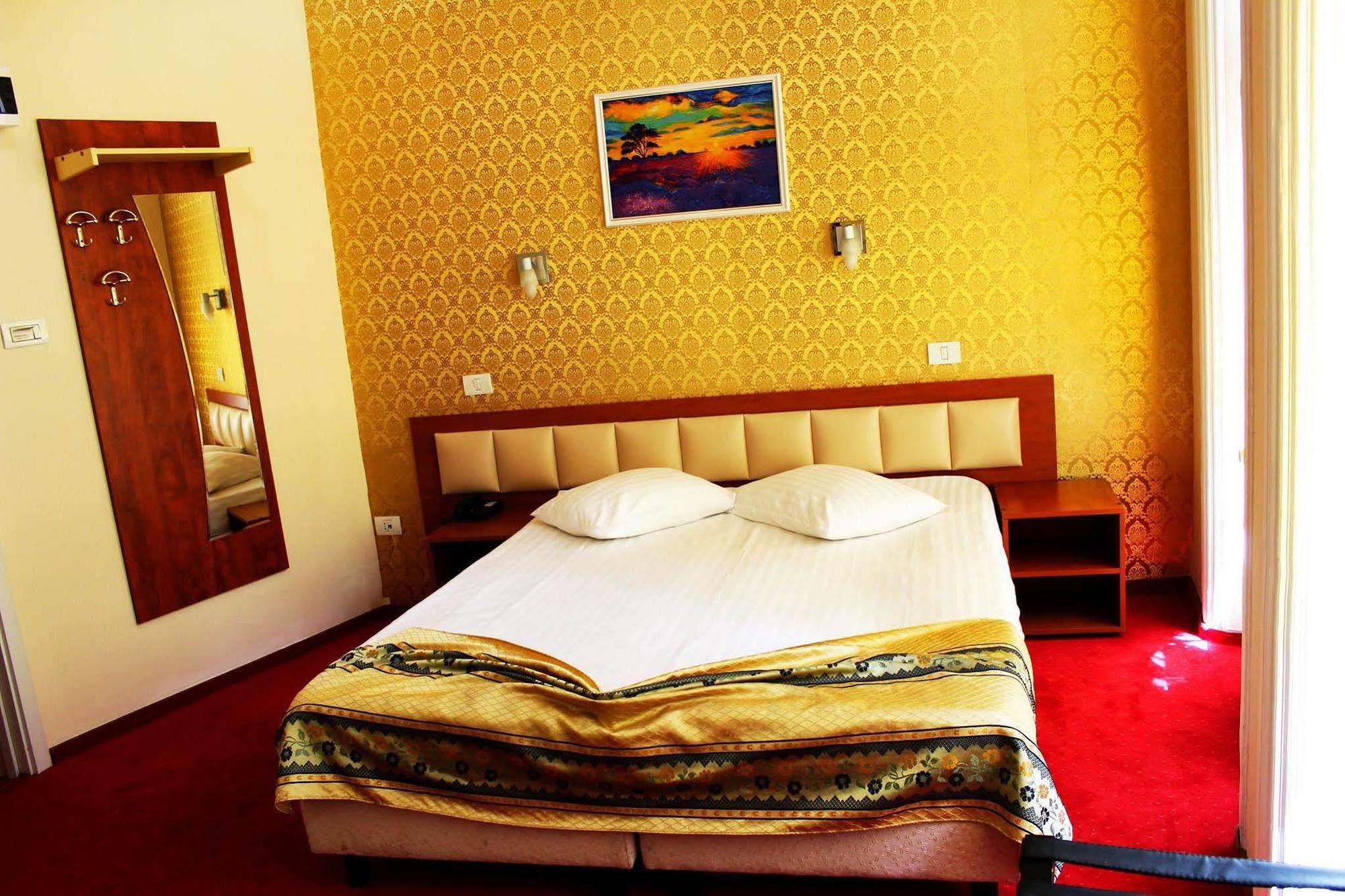 Kosher Hotel Lev Or Bukarest Exterior foto