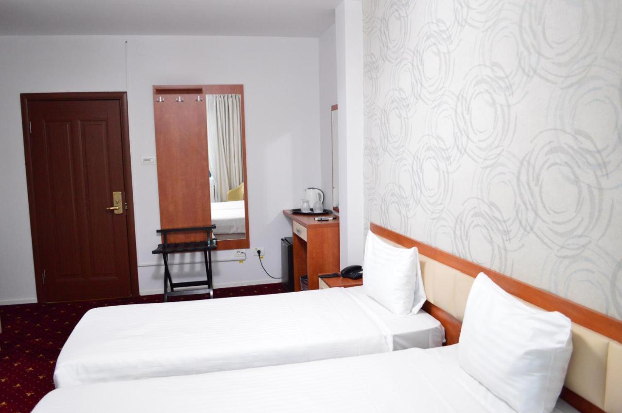 Kosher Hotel Lev Or Bukarest Exterior foto