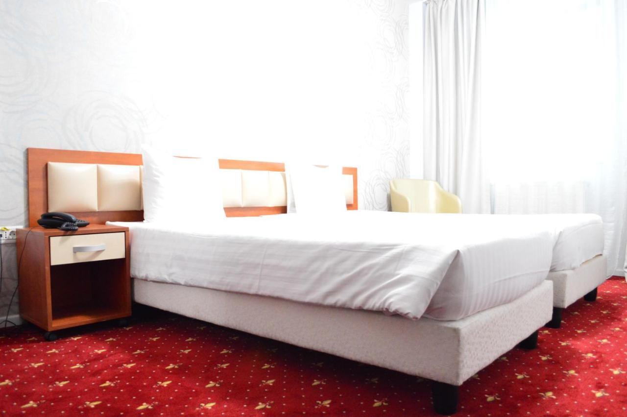 Kosher Hotel Lev Or Bukarest Exterior foto