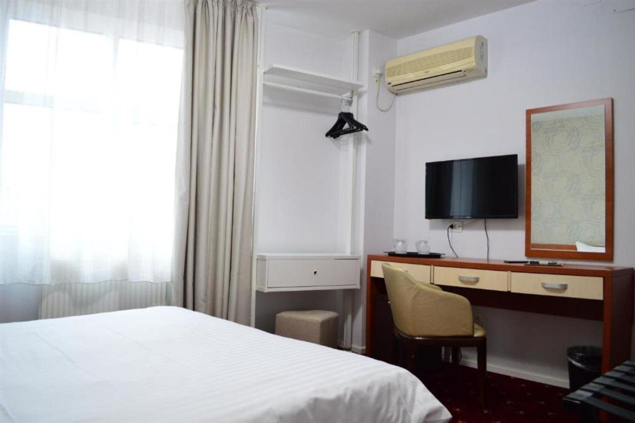 Kosher Hotel Lev Or Bukarest Exterior foto
