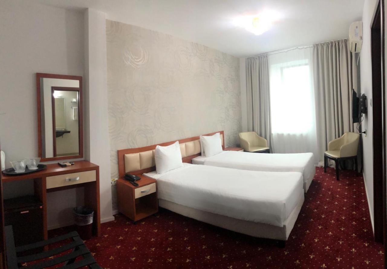 Kosher Hotel Lev Or Bukarest Exterior foto